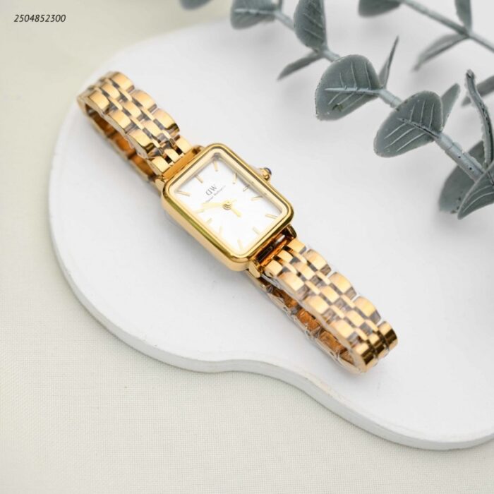 ⁦ساعة يد نسائية أنيقة لون ذهبي و ابيض⁩ - الصورة ⁦1⁩