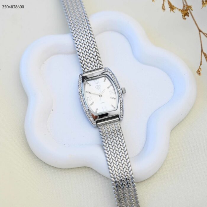 103391778_68e2e649e0682 ساعة يد نسائية أنيق لون فضي - الصورة 1