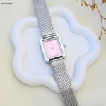 ساعة يد نسائية أنيقة لون فضي وزهري