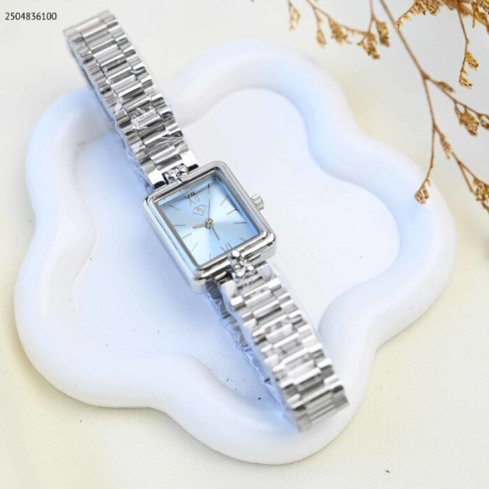 103391784_68e2e653266d7 ساعة يد نسائية أنيقة لون فضي وأزرق - الصورة 1