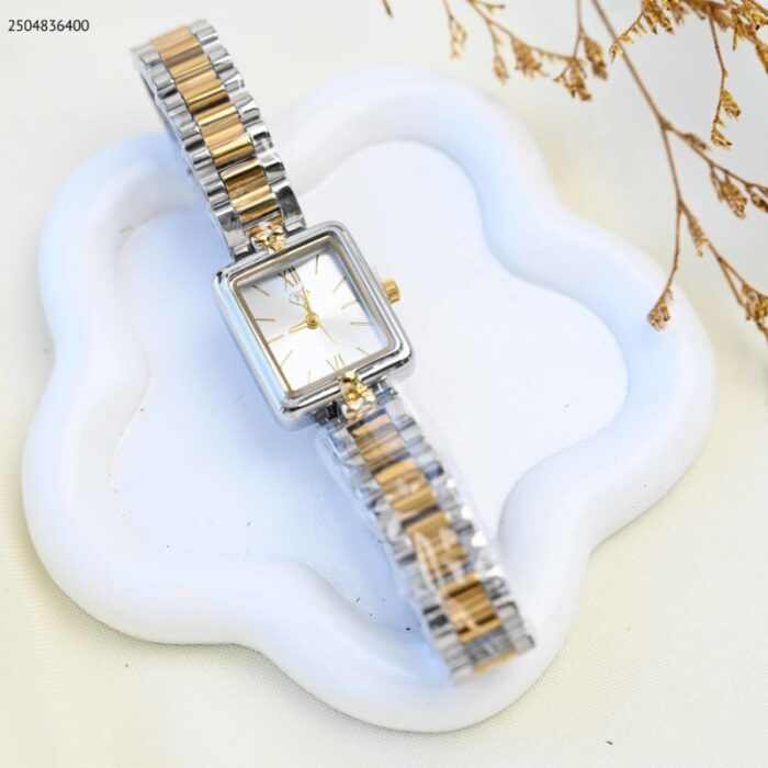 103391798_68e2e666a8b00 ساعة يد نسائية أنيقة لون فضي و ذهبي - الصورة 1