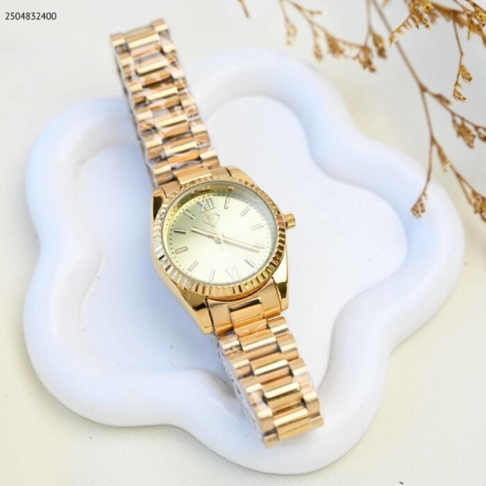 103391804_68e2e66f29f08 ساعة يد نسائية أنيقة لون ذهبي - الصورة 1