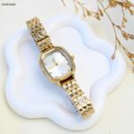 ساعة يد نسائية أنيقة لون ذهبي