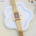 ساعة يد نسائية أنيقة لون ذهبي واحمر