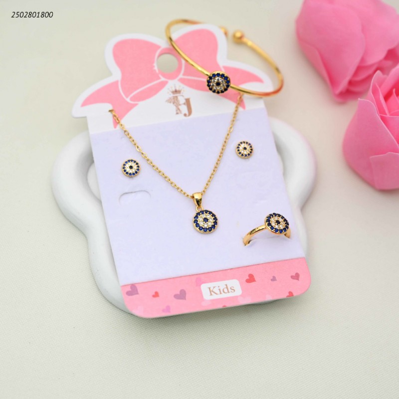 ⁦طقم للأطفال سوار+ سلسال+ وحلق و خاتم بتصميم عين زرقاء لون ذهبي⁩ - الصورة ⁦1⁩