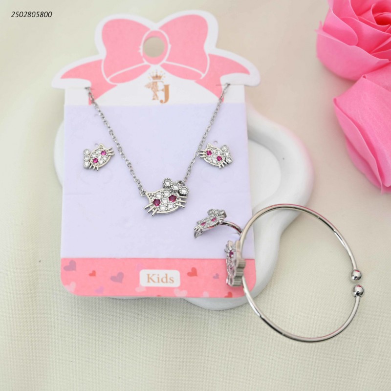 ⁦طقم للأطفال سوار+ سلسال+ حلق+ وخاتم بتصميم هالو كيتي مرصع لون فضي⁩ - الصورة ⁦1⁩