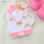 طقم للأطفال سوار+ سلسال+ حلق+ وخاتم بتصميم هالو كيتي مرصع لون ذهبي