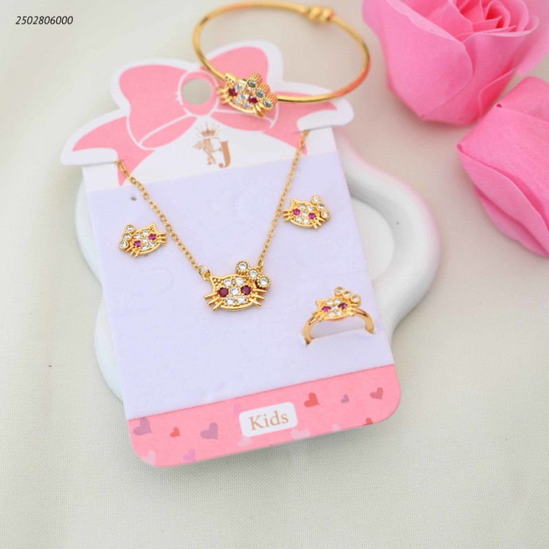 ⁦طقم للأطفال سوار+ سلسال+ حلق+ وخاتم بتصميم هالو كيتي مرصع لون ذهبي⁩ - الصورة ⁦1⁩