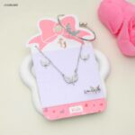 طقم للأطفال سوار+ سلسال+ حلق+ وخاتم بتصميم أجنحة مرصعة لون فضي