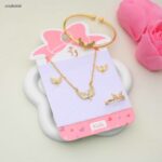 طقم للأطفال سوار+ سلسال+ حلق+ وخاتم بتصميم أجنحة مرصعة لون ذهبي