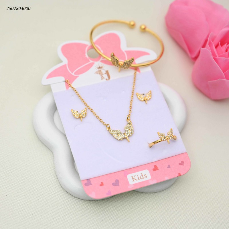 103391854_68e2e6aa3272f طقم للأطفال سوار+ سلسال+ حلق+ وخاتم بتصميم أجنحة مرصعة لون ذهبي - الصورة 1