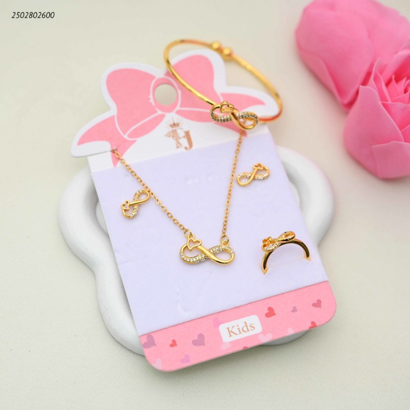 ⁦طقم للأطفال سوار+ سلسال+ حلق+ وخاتم انفنتي مرصعة لون ذهبي⁩ - الصورة ⁦1⁩