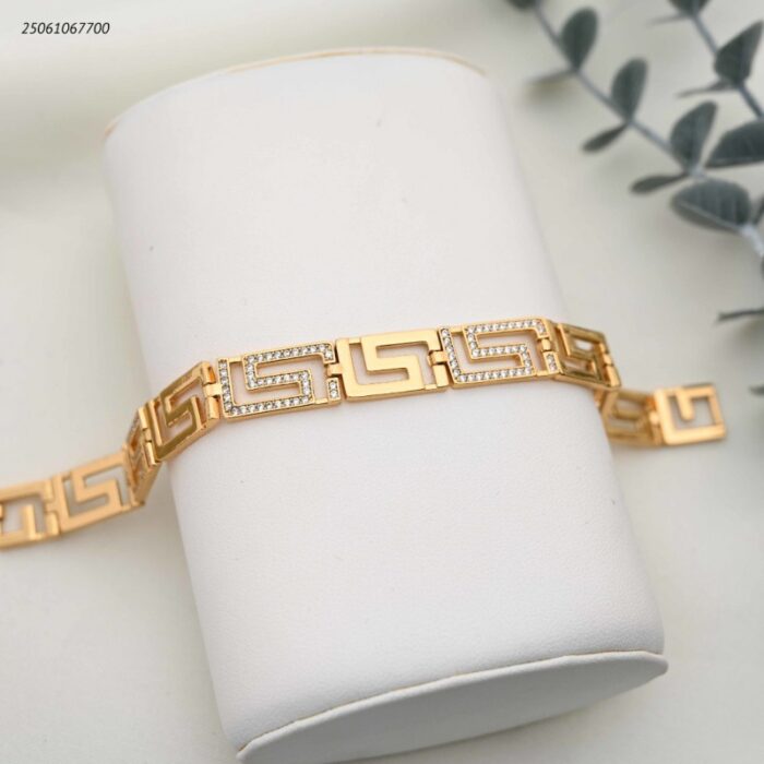 103391865_68e2e6b26c8f6 سوار لون ذهبي - الصورة 1