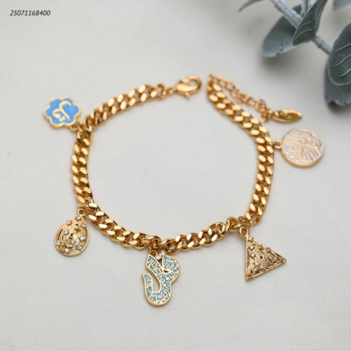 103391874_68e683c04dc77 سوار سلسلة مع تعليقات بنقش عربي لون ذهبي - الصورة 1