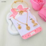 طقم اكسسوارات للأطفال مطلي بالذهب ( سوار + سلسال + حلقان + وخاتم )