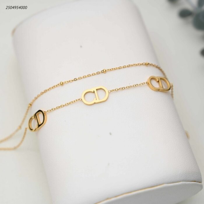 103391961_68e2e6fcec9eb سوار ماركة من حرفي C D متداخلين لون ذهبي - الصورة 1