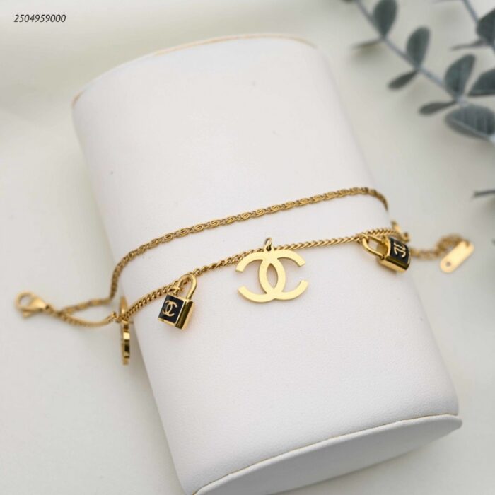 103391962_68e2e6fe67834 سوار ماركة سلسلتين لون ذهبي - الصورة 1