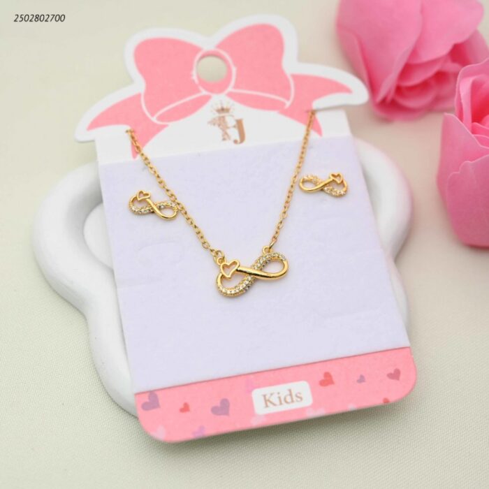 103391981_68e2e719b0fff طقم للأطفال سلسال + و حلق انفنتي مرصع لون ذهبي - الصورة 1