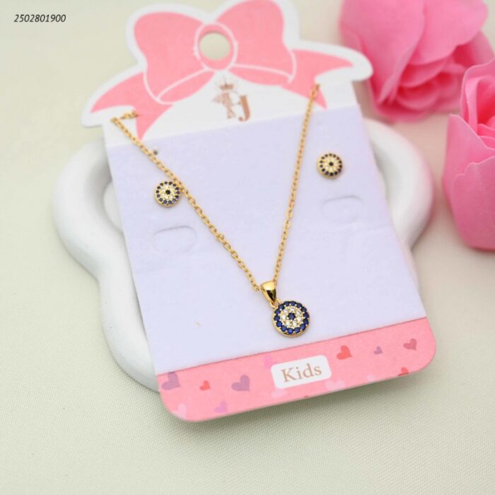 103392001_68e2e735e861b طقم للأطفال سلسال+ حلق بتصميم العين الزرقاء لون ذهبي - الصورة 1