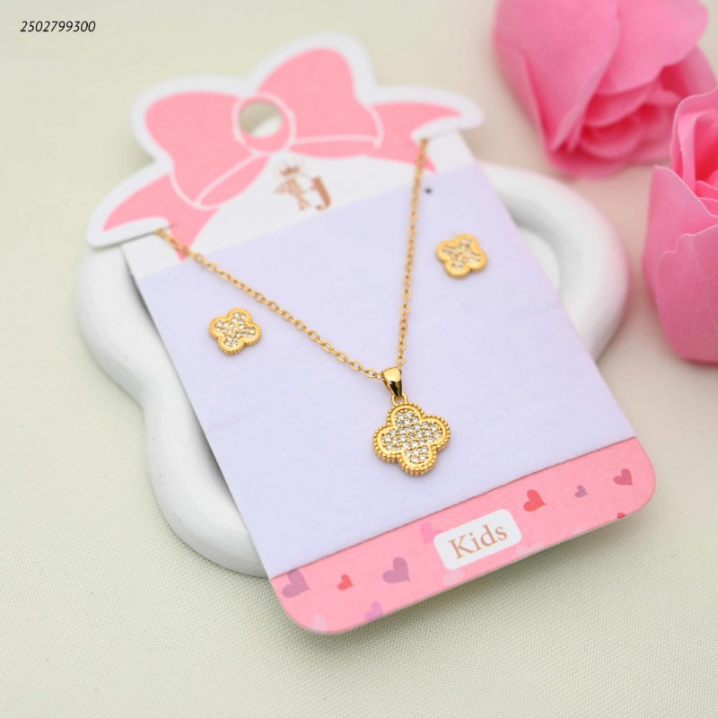 ⁦طقم للأطفال سلسال وحلق بتصميم زهرة رباعية الأوراق لون ذهبي⁩ - الصورة ⁦1⁩