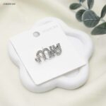 بروش شكل ماركة مع زركون لون فضي