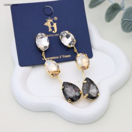 حلق نسائي متدلي بثلاثة أحجار كريستال بيضاوية ودمعة بألوان فاتحة لون ذهبي