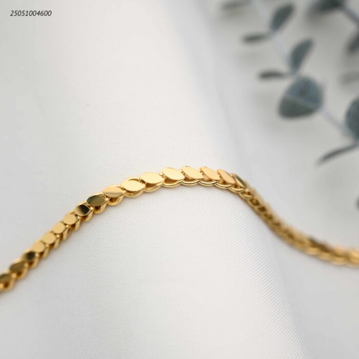 103392043_68e2e743e6b16 سوار عصري بتصميم صفائح بيضاوية لامعة وأنيق لون ذهبي - الصورة 1