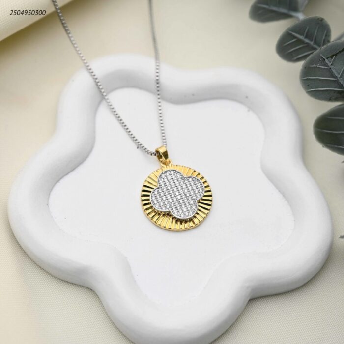 103392073_68e2e75255368 سلسال فان كليف زركون مع اطار شعاع لون فضي و ذهبي - الصورة 1