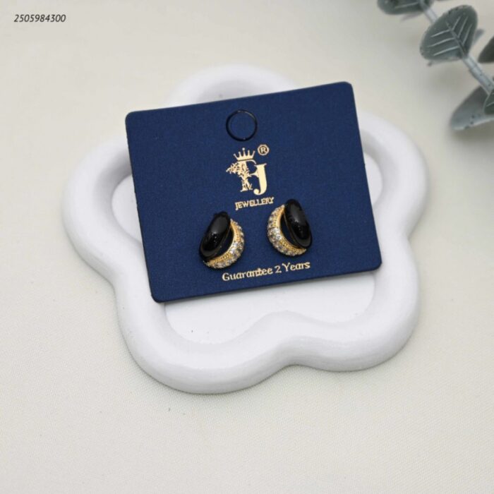 103392141_68e2e77baba82 طقم حلوق أنيق زركون مع جهة ملونة لون ذهب و اسود - الصورة 1