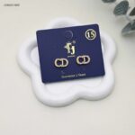 حلق حروف CD لون ذهبي