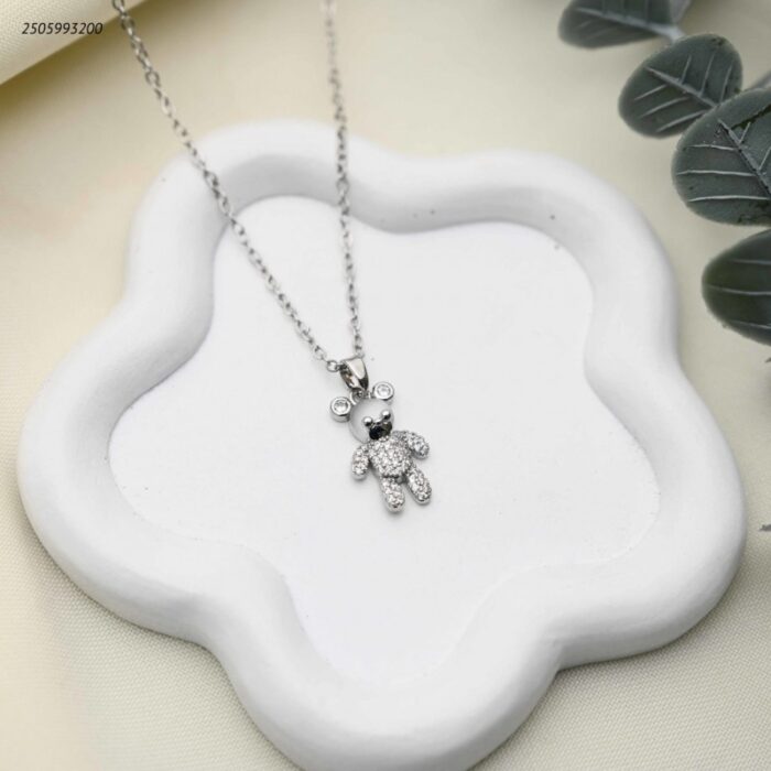 103392307_68e2e82332c18 سلسال فضية بتعليقة دب مرصع بالكامل بالزركون اللامع لون فضي - الصورة 1