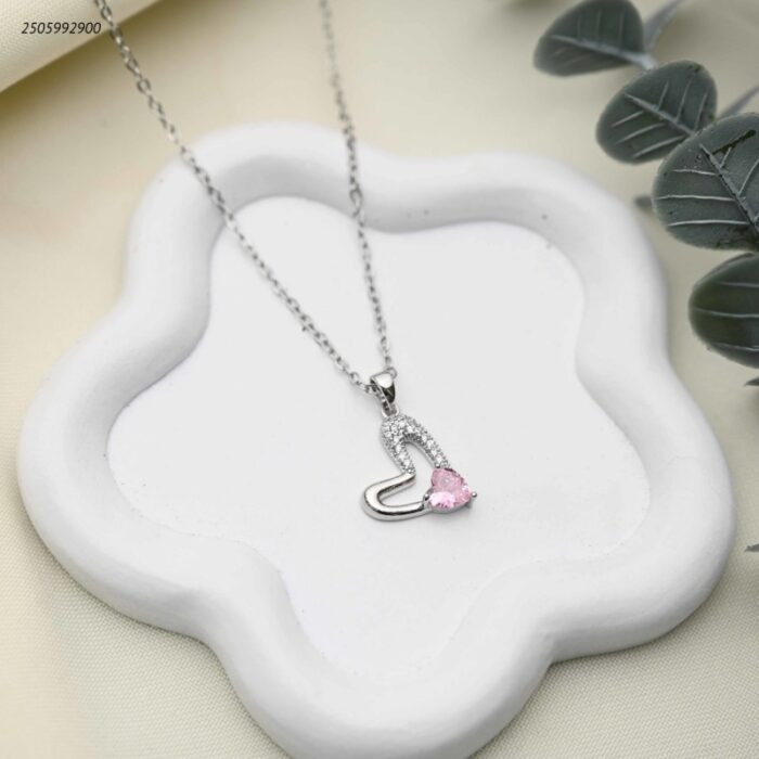 103392314_68e2e82de15bc سلسال بتعليقة قلب مرصعة بالزركون الوردي والأبيض لون فضي - الصورة 1