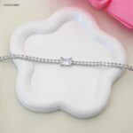 سوار تنس مع زركونة بالوسط مستطيلة لون فضي