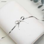 سوار أنيق مع ببيونه لون فضي