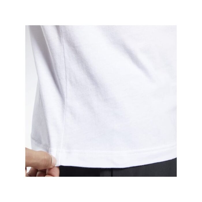 ⁦Reebok Mens' Graphic Series Linear Logo T-Shirt- تيشيرت ريبوك جرافيك سيريس ليينر للرجال لون أبيض⁩ - الصورة ⁦5⁩