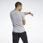 ⁦Reebok GS Reebok Linear Read Tee⁩ - الصورة ⁦3⁩