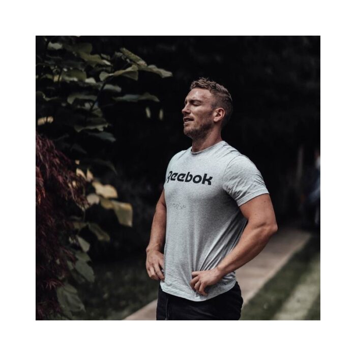 ⁦Reebok GS Reebok Linear Read Tee⁩ - الصورة ⁦9⁩