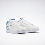 ⁦حذاء ريبوك رويال كومبليت للأطفال لون أبيض وأزرق ونعل أبيض- Reebok Kids' Royal Complete Shoes⁩ - الصورة ⁦3⁩