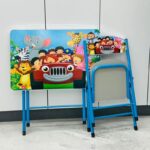 ⁦طاولة مع كرسي للأطفال لون أزرق بتصميم سيارة⁩ - الصورة ⁦3⁩