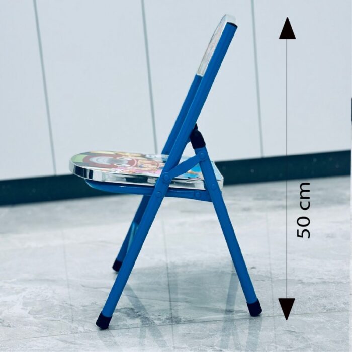 ⁦طاولة مع كرسي للأطفال لون أزرق بتصميم سيارة⁩ - الصورة ⁦4⁩