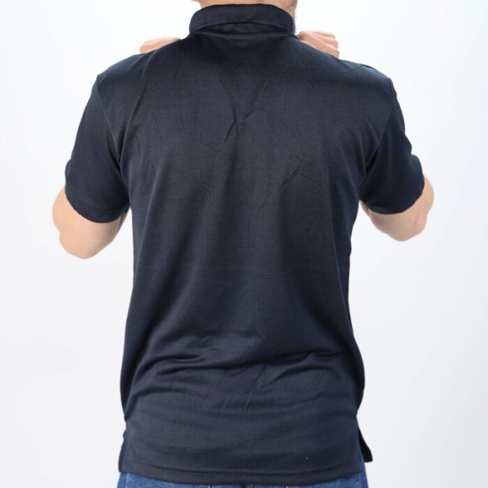 ⁦تيشيرت بتصميم بولو بأكمام قصيرة للرجال لون كحلي⁩ - الصورة ⁦4⁩