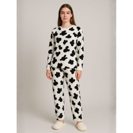 بيجامة فرو للصبايا لون ابيض برسومات أسود