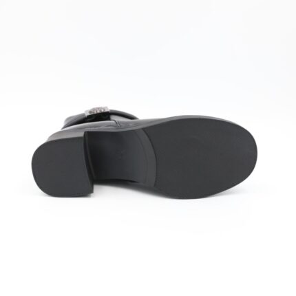 جزمة مع كعب للنساء لون أسود