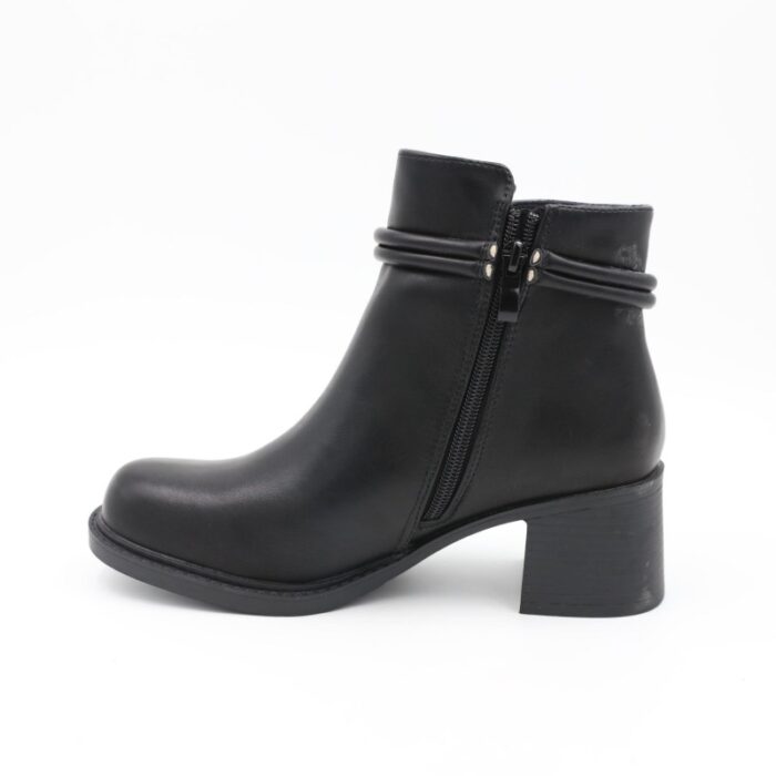 ⁦جزمة مع كعب للنساء لون أسود⁩ - الصورة ⁦2⁩
