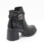 ⁦جزمة مع كعب للنساء لون أسود⁩ - الصورة ⁦3⁩