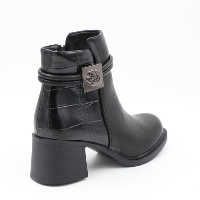 ⁦جزمة مع كعب للنساء لون أسود⁩ - الصورة ⁦3⁩