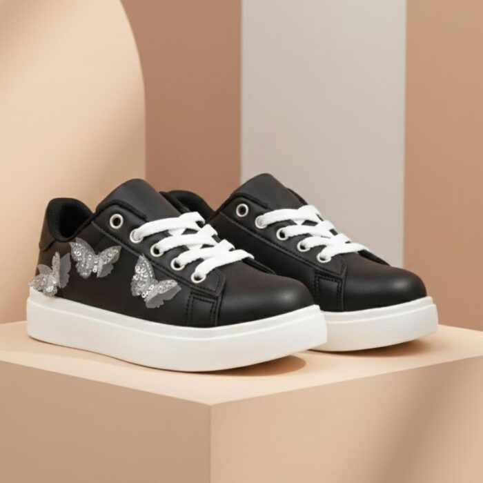 ⁦حذاء رياضي برباط للأطفال لون أسود⁩ - الصورة ⁦6⁩