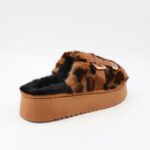 ⁦شبشب شتوي للنساء لون عسلي⁩ - الصورة ⁦4⁩