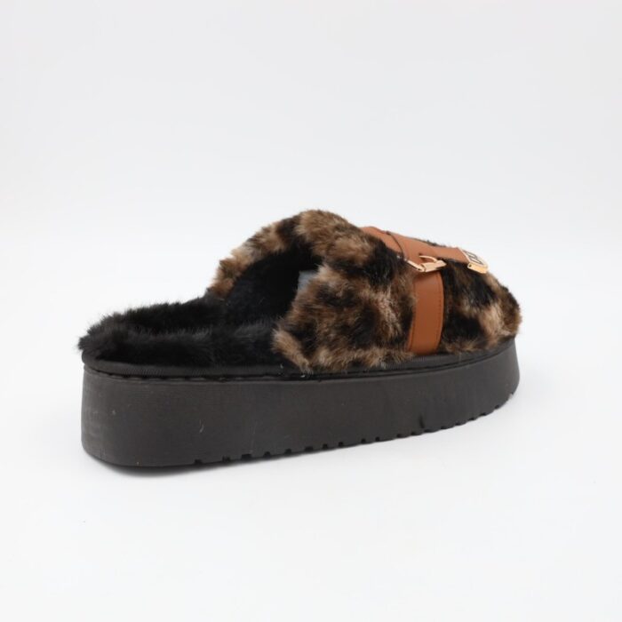 ⁦شبشب شتوي للنساء لون بني⁩ - الصورة ⁦4⁩