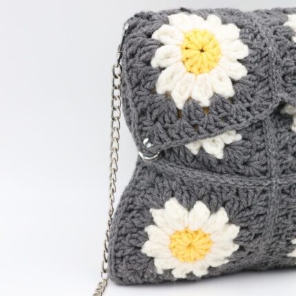 شنطة صوف مربعات مع يد سلسلة لون سكني غامق - نكشة فن